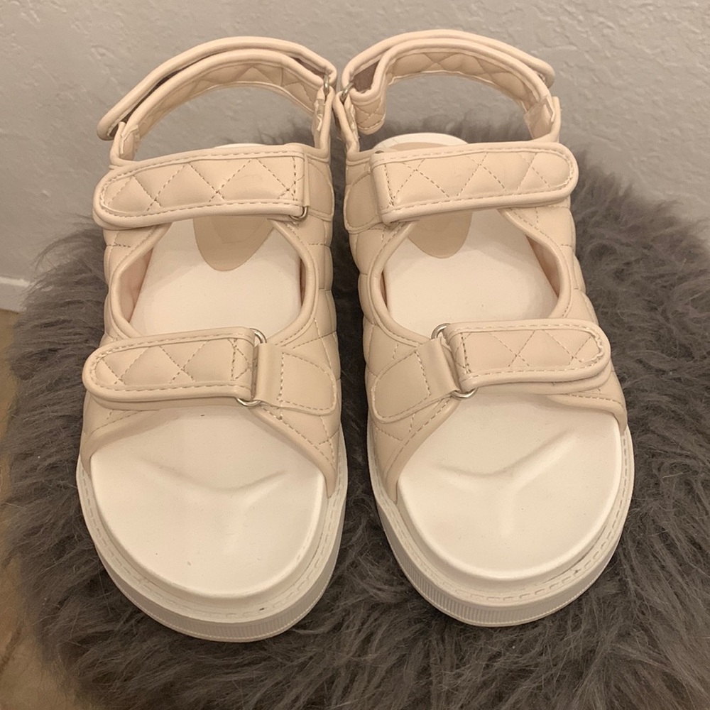Quilted sandals